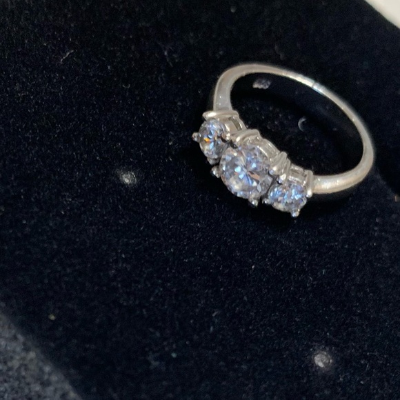 Sterling Silver 925 CZ Graduated Wedding Engagement Ring sz 6.25 - Picture 6 of 9